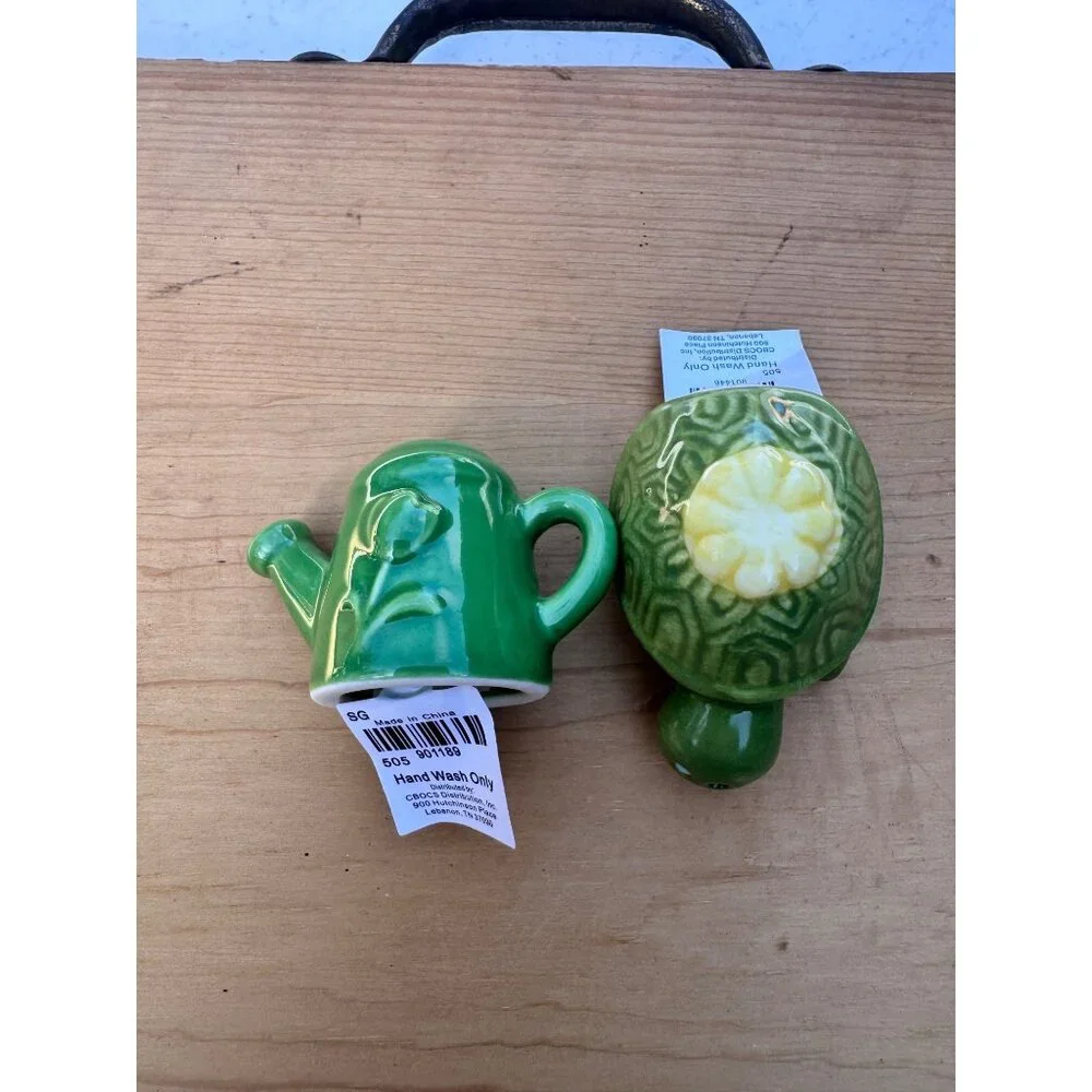Cracker Barrel Turtle Watering Can Salt Pepper Shakers Set New - Picture 5 of 6